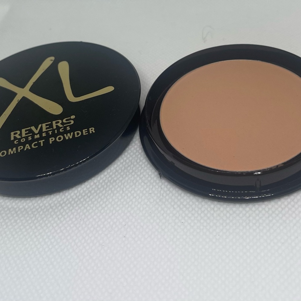 Reverse XL Compact Powder - Tan